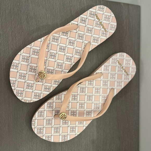Tory Burch Shoes - Tory Burch Pink Geo Flip Flop